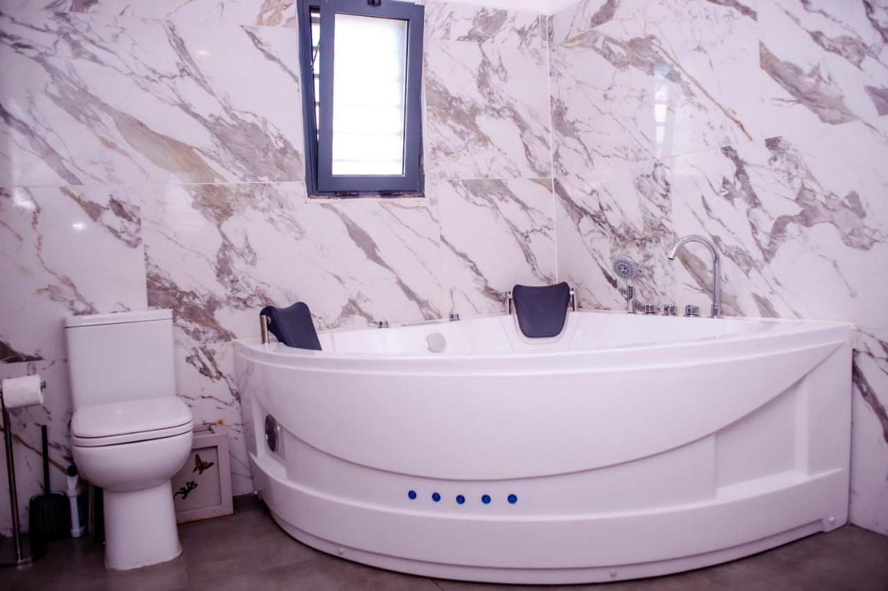 Ampifitia Guest House أنتاناناريفو المظهر الخارجي الصورة
