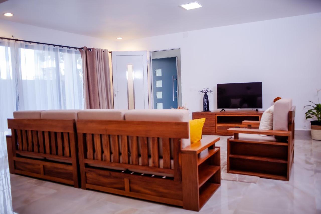 Ampifitia Guest House أنتاناناريفو المظهر الخارجي الصورة